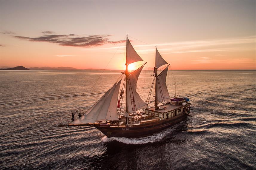 Sunset view of the carpe diem liveaboard