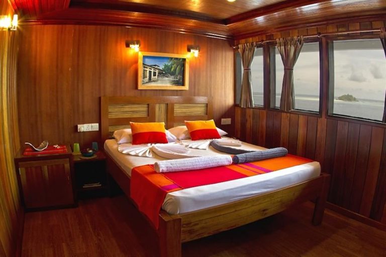 Master cabin aboard the princes rani liveaboard.