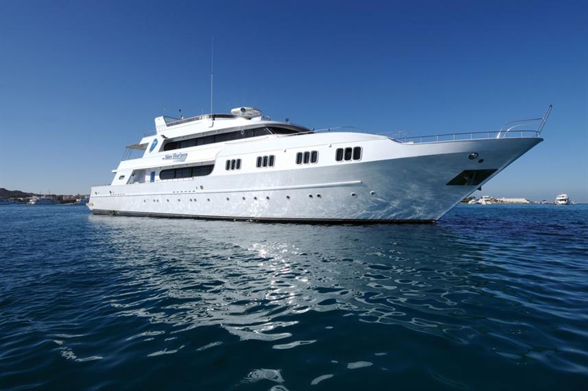 Blue horizon at sea