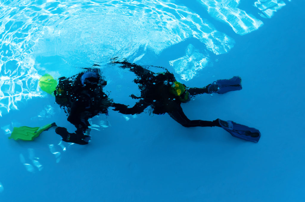 Divers train at the PADI refresher course.