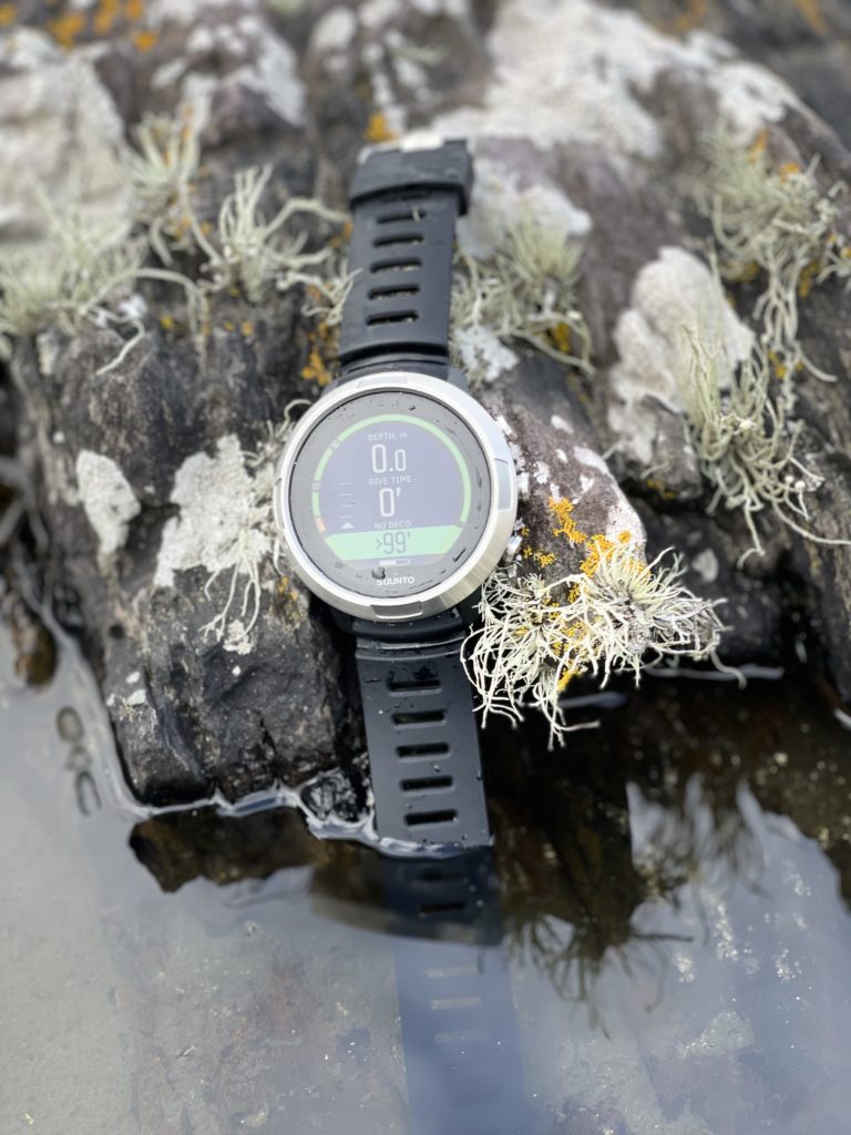 Suunto D5 half submerged in rockpool by the sea. Original photo.