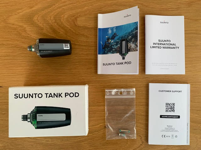 Suunto Wireless air integration transmitter with user manual, warranty and other accessories out the box.