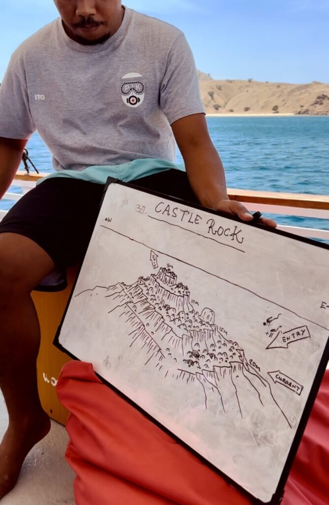Dive briefing for the Dive Site Castle Rock on the Komodo Liveaboard AKomo Isseki