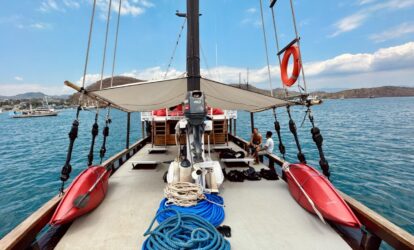 outside view of the windows to the cabins on the akomo isseki liveaboard