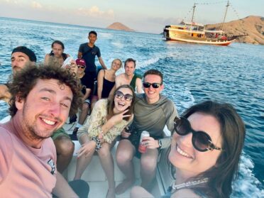 The guests of the Akomo Isseki on the speedboat