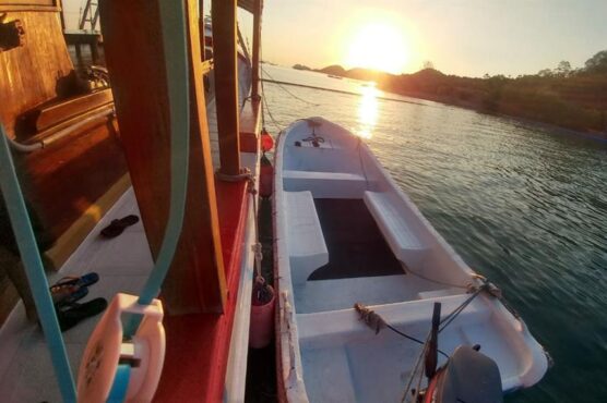 Diving dinghy ready to take divers