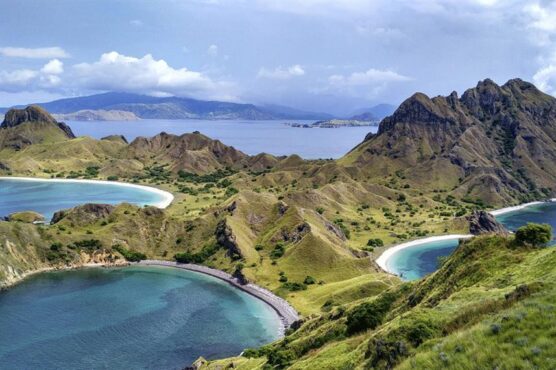 Komodo viewpoint reached on a trek during a trip with La Galigo.