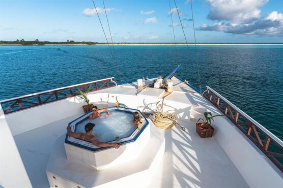 Jacuzzi area of Nautilus 2