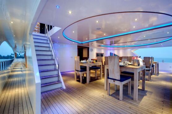 duke-of-york-liveaboard-maldives-diningroom2w857h570crwidth857crheight570