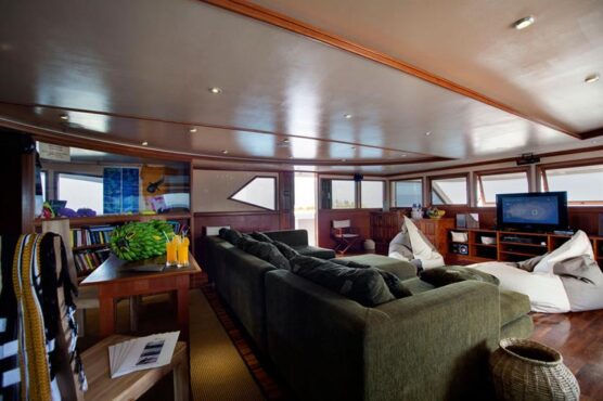 duke-of-york-liveaboard-maldives-indoorsaloonw857h570crwidth857crheight570