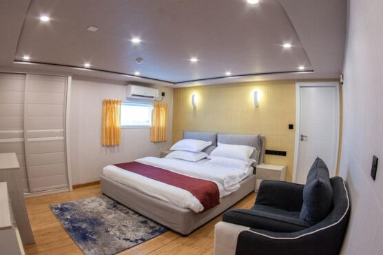 Main cabin with ocean view