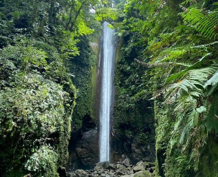 One of the many waterfalls around Valencia close to Duamguete.