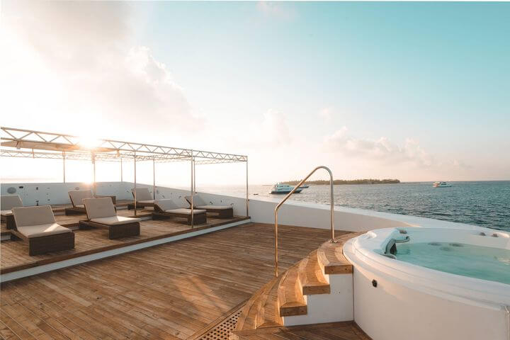 ScubaSpa Yang exterior--sun-deck